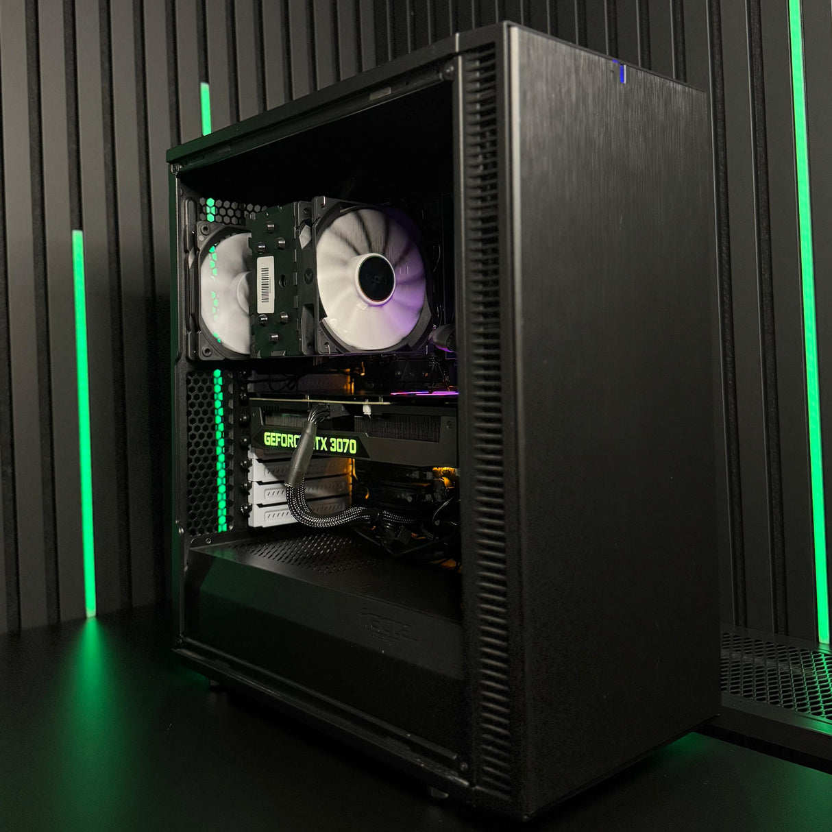 Intel i7-8700K RTX 3070 16GB DDR4 RAM 1 TB SSD