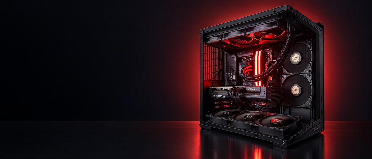 Gaming PC mit Wasserkühlung, Glasgehäuse und roter Beleuchtung